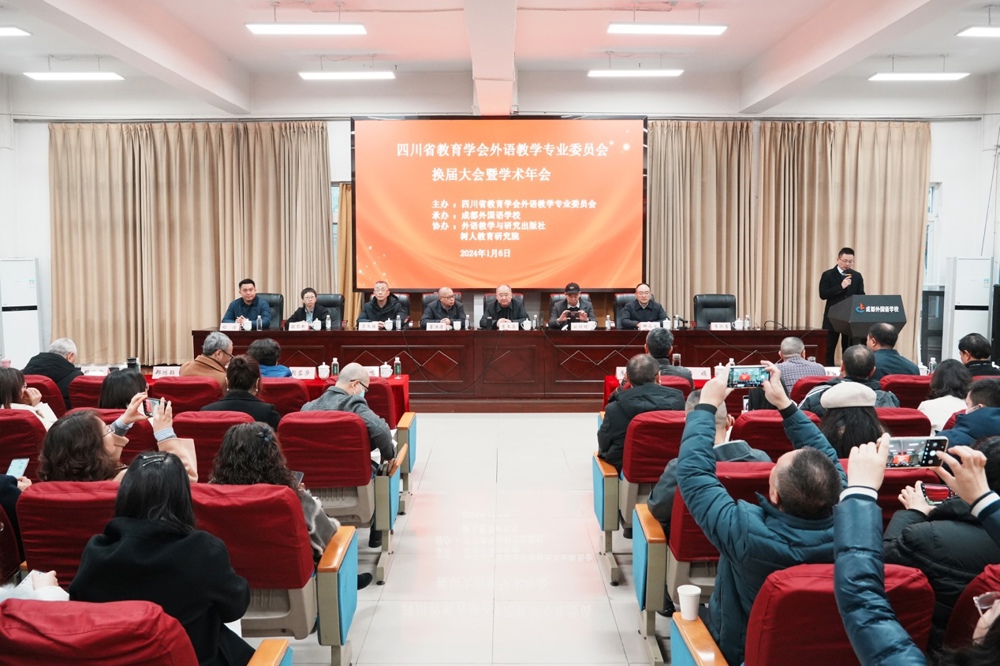 会议室里的人们

描述已自动生成